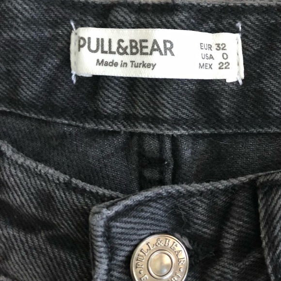 Pull&Bear regular mom jeans in black. Size US 0. - Picture 8 of 10